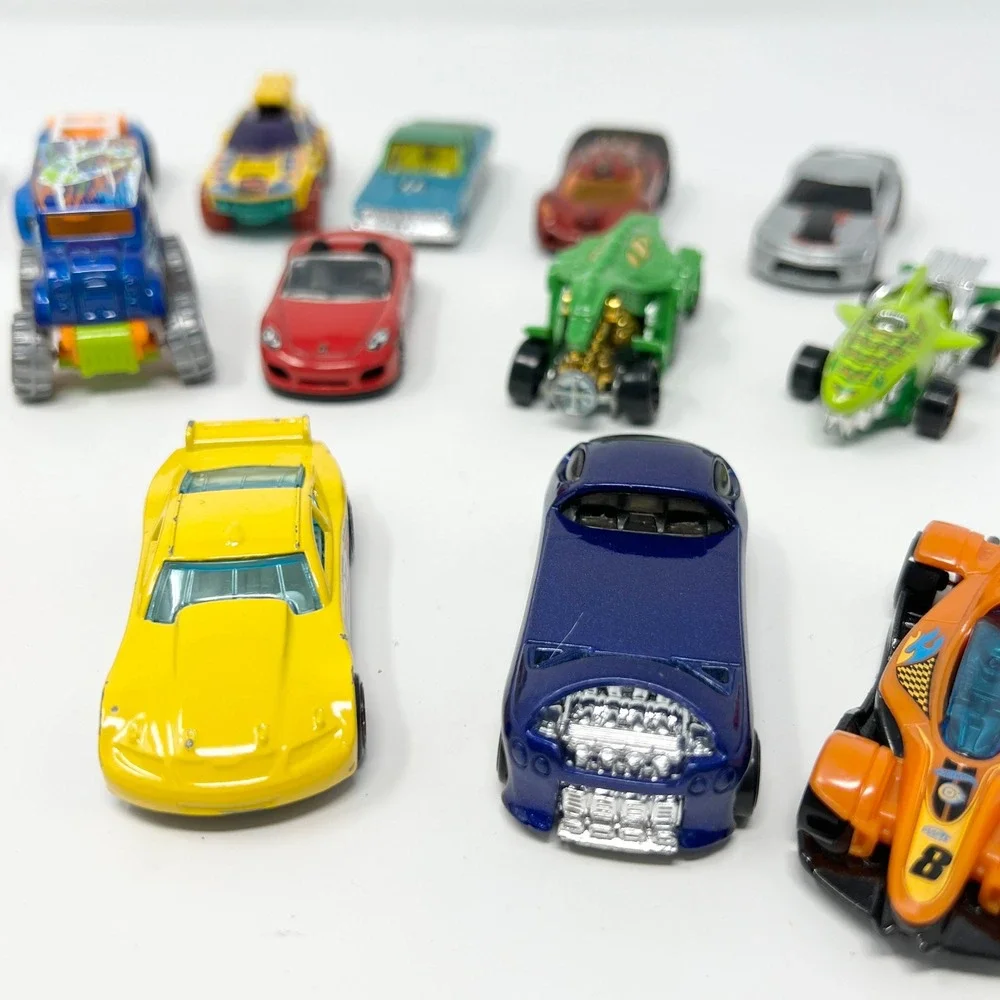 Hot‎ Wheels Mixed Diecast Toy Car Lot 18pc Race Cars Trucks Fantasy Vehicles